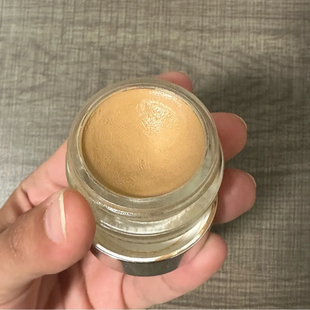 Glossier Stretch Concealer in Shade Dark
